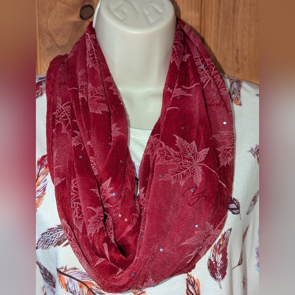 Elegant Red‎ Leaf Pattern Scarf - Picture 1 of 8